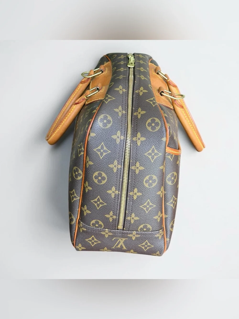 Authentic Louis Vuitton Monogram Deauville
Handbag w/ COA - Picture 11 of 16